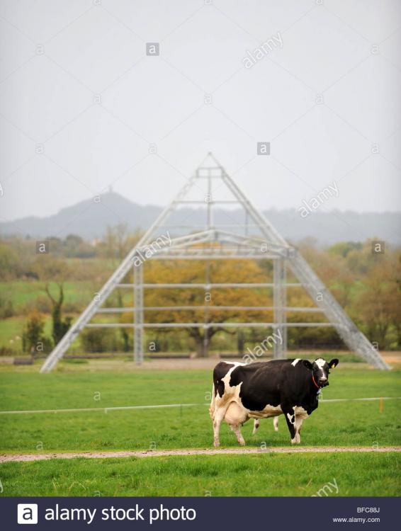 the-pyramid-stage-at-glastonbury-in-winter-BFC88J.jpg
