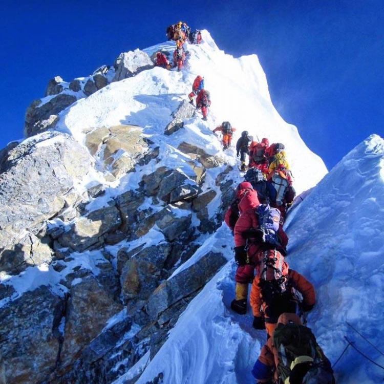 Mt-Everest-summit.thumb.jpg.56069f1c0bff805bee7601fe43582407.jpg