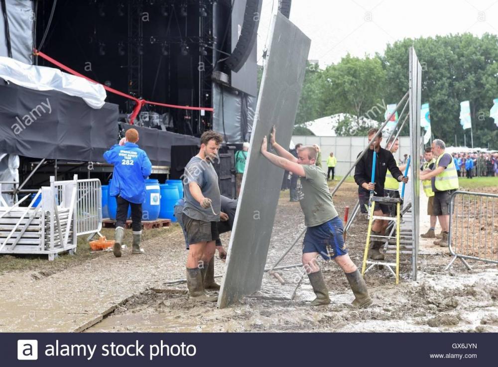 glastonbury-festival-delayed-start-due-to-flooding-and-stage-build-GX6JYN.jpg