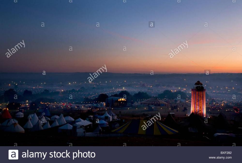view-over-glastonbury-festival-site-at-sunrise-BXF282.jpg