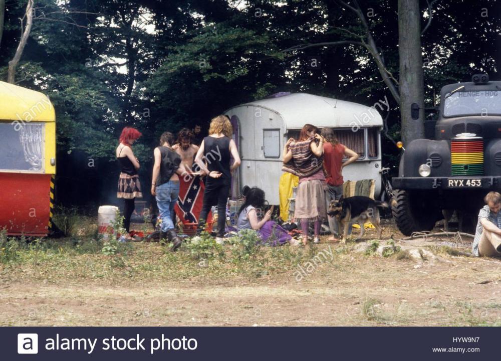 hippies-and-new-age-travellers-camping-in-woodland-near-stonehenge-HYW9N7.jpg