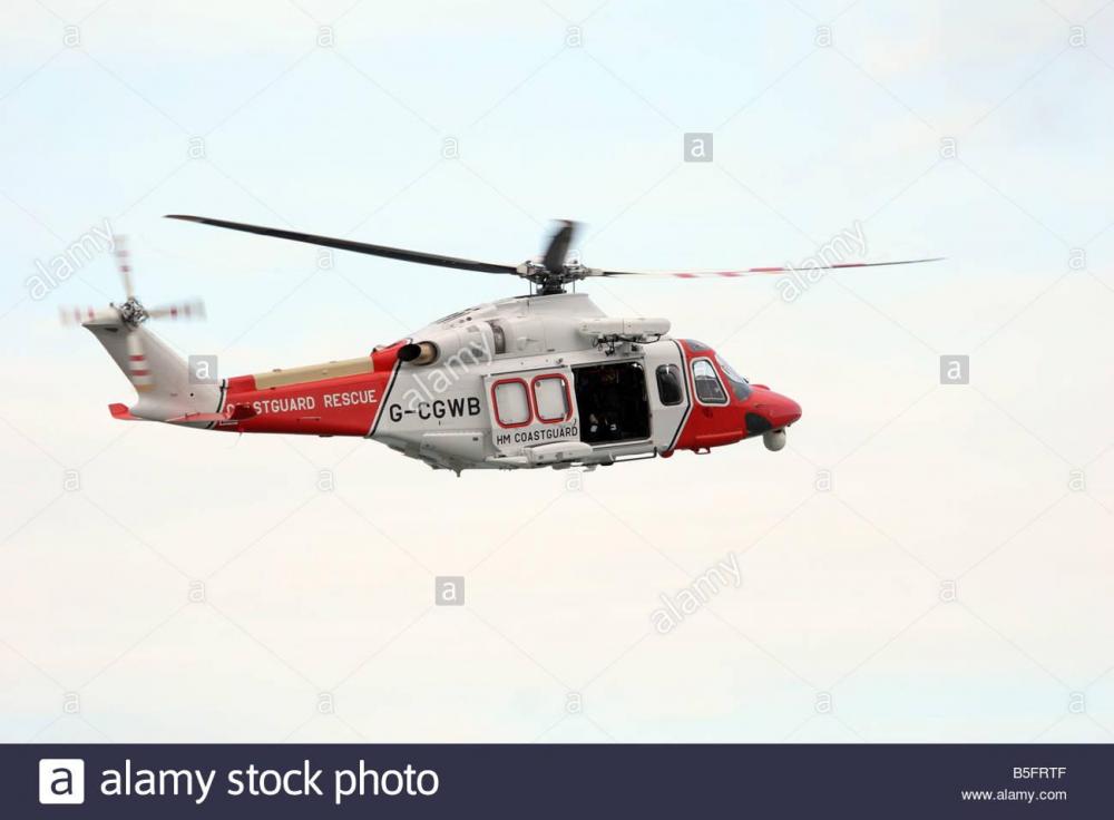 air-sea-rescue-helicopter-over-lyme-bay-B5FRTF.jpg