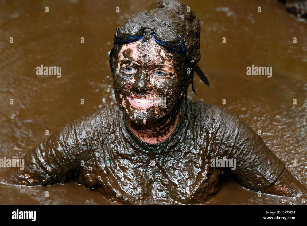 woman-taking-part-in-a-mud-runner-competition-kilmarnock-ayrshire-E79XBM.thumb.jpg.4fc50abafde96b84ebe804abce027d76.jpg