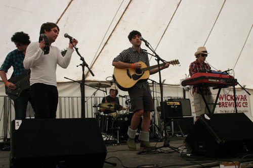 The Nearly Men @ Wychwood Music Festival 2008