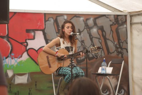 Nessi Gomes @ Medecins Sans Frontieres (Acoustic) Venue @ Glastonbury Festival 2011