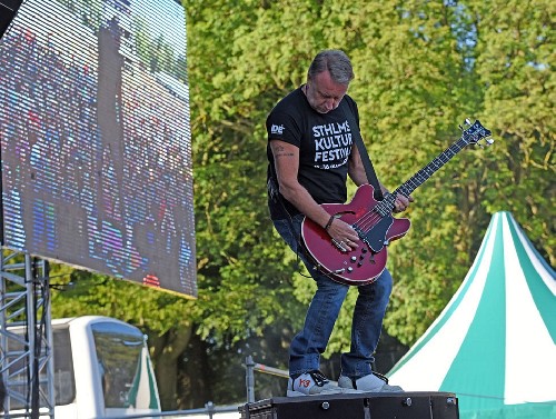 Peter Hook and the Light: Bingley Music Live 2015