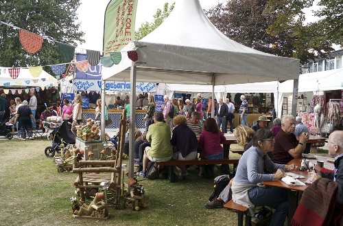 around the festival site (food and crafts)