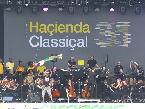 Hacienda Classical - from crowd